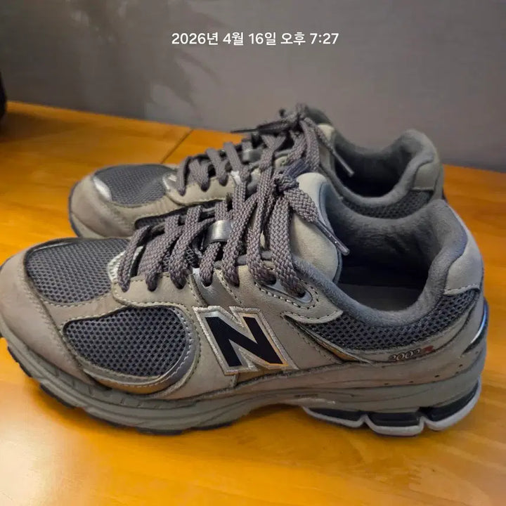 [SOLD OUT] 뉴발란스 2002R 그레이 운동화