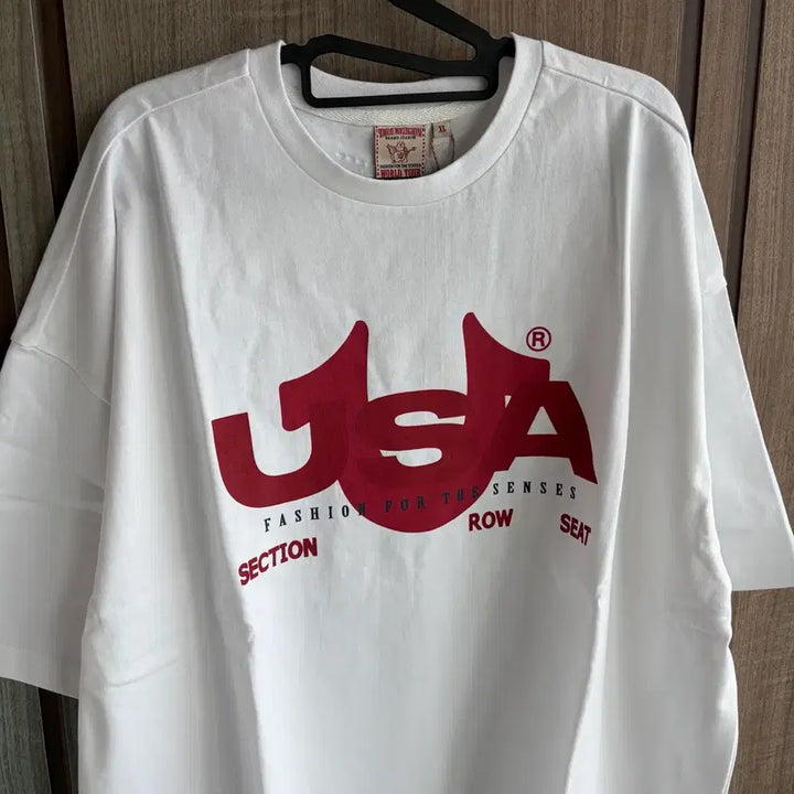 [SOLD OUT] 새상품(XL)트루릴리젼 USA로고 반팔티셔츠 화이트