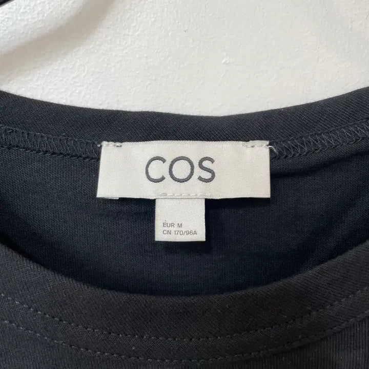 [BUNJANG] Cos 블랙 반팔 티셔츠 / Cos 블랙 반팔 티셔츠