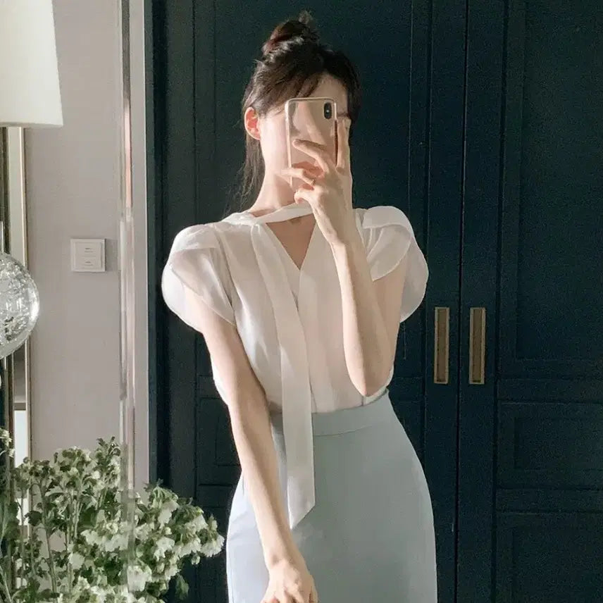 [BUNJANG] 거의새상품) 프롬데이원 튤립 반팔 블라우스 / 렌느 베니토 아뜨랑스 퍼빗 / 거의새상품) 프롬데이원 튤립 반팔 블라우스 / 렌느 베니토 아뜨랑스 퍼빗