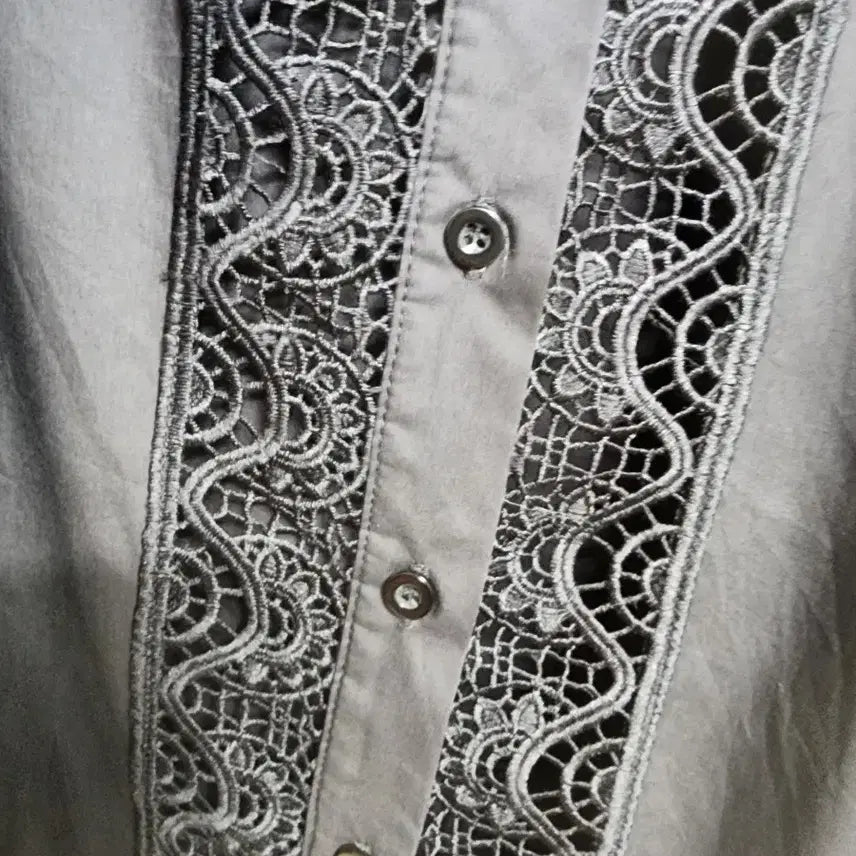 [SOLD OUT] 블랙 펀칭자수 셔츠 여성55~66