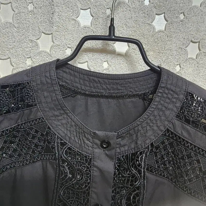 [SOLD OUT] 블랙 펀칭자수 셔츠 여성55~66