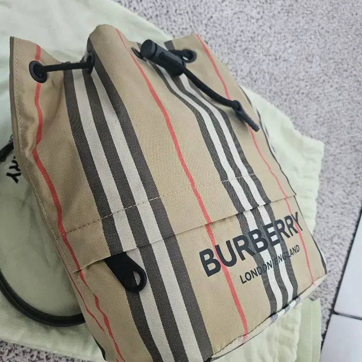 [SOLD OUT] 버버리 포이베 이너백, 핸들포함