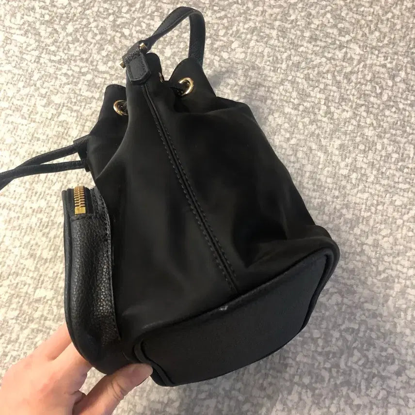 [SOLD OUT] 닥스 24년 소가죽 경량 버킷백 복조리백 프라다원단 나일론 토트백 미니백