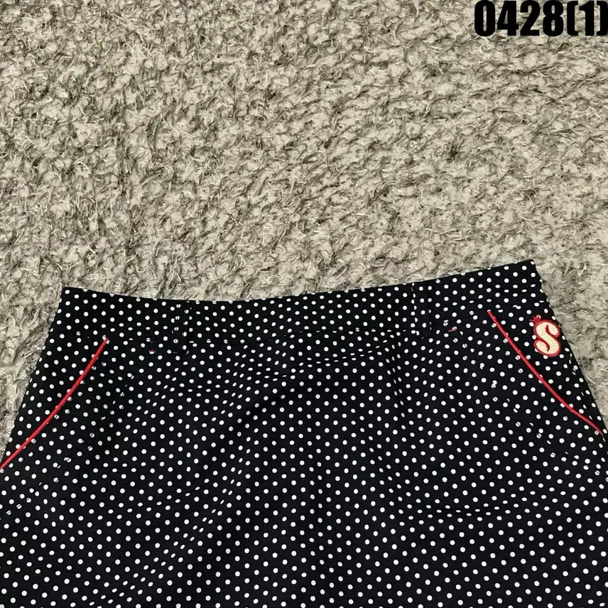 [BUNJANG] 세사미 스트리트 블랙 땡땡이 스커트 S 자수 포인트 / 세사미 스트리트 블랙 땡땡이 스커트 S 자수 포인트