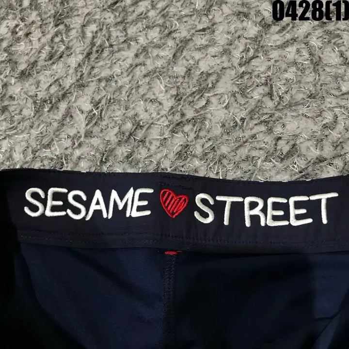 [BUNJANG] 세사미 스트리트 블랙 땡땡이 스커트 S 자수 포인트 / 세사미 스트리트 블랙 땡땡이 스커트 S 자수 포인트