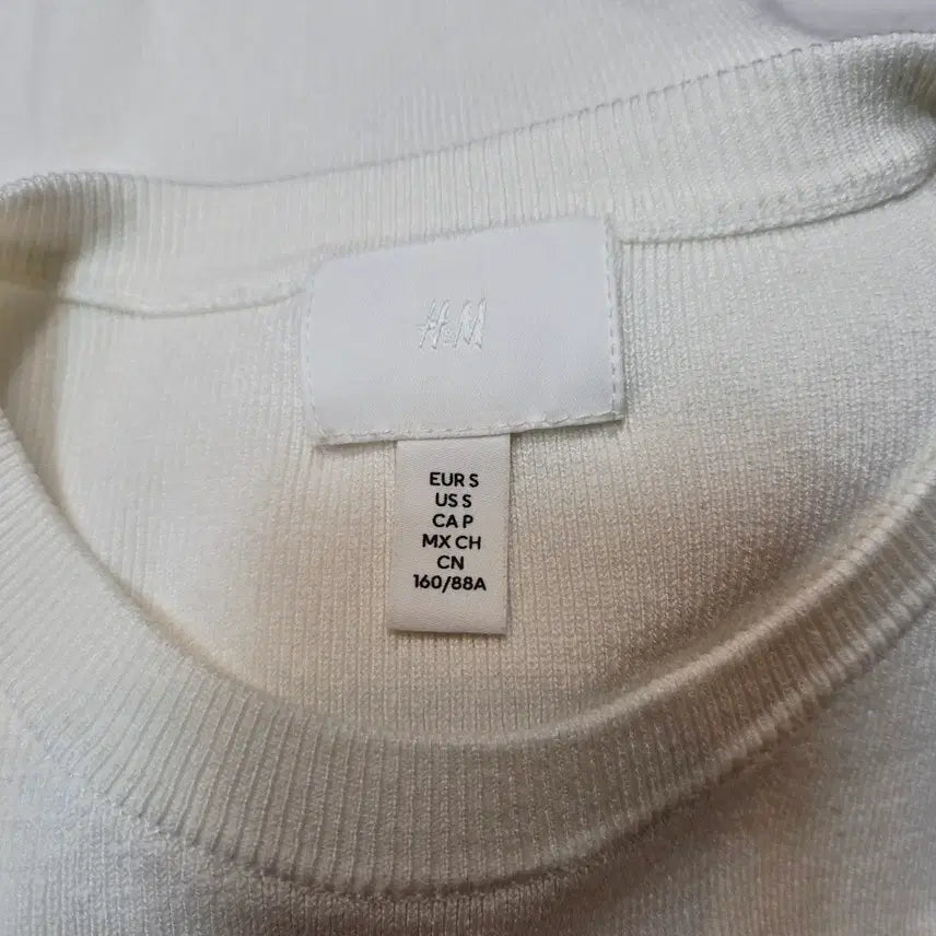 [BUNJANG] H&amp;M 화이트 반팔 니트 티셔츠 / H&amp;M 화이트 반팔 니트 티셔츠