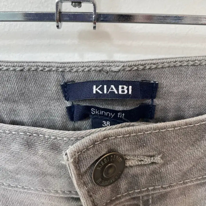[BUNJANG] KIABI 스키니 핏 플라워 프린팅 그레이 데님 38 / KIABI 스키니 핏 플라워 프린팅 그레이 데님 38