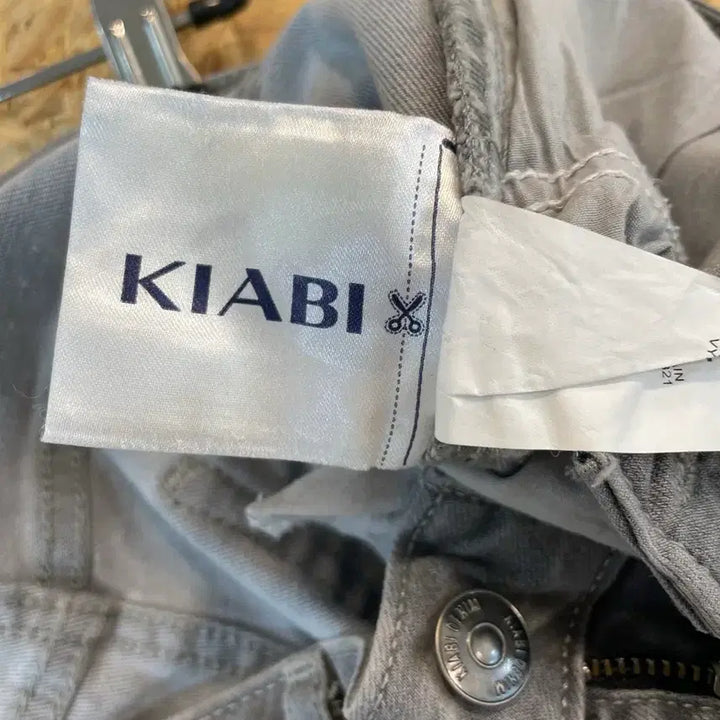 [BUNJANG] KIABI 스키니 핏 플라워 프린팅 그레이 데님 38 / KIABI 스키니 핏 플라워 프린팅 그레이 데님 38