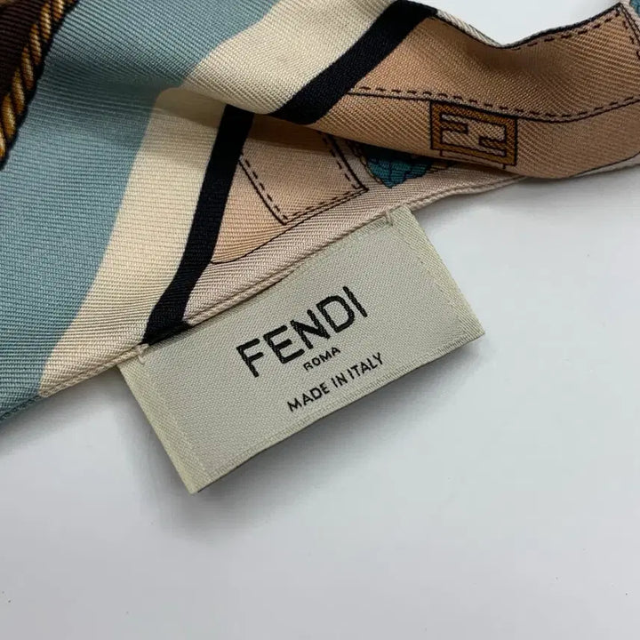 [SOLD OUT] 267001418 펜디 FF 로마 트윌리 스카프