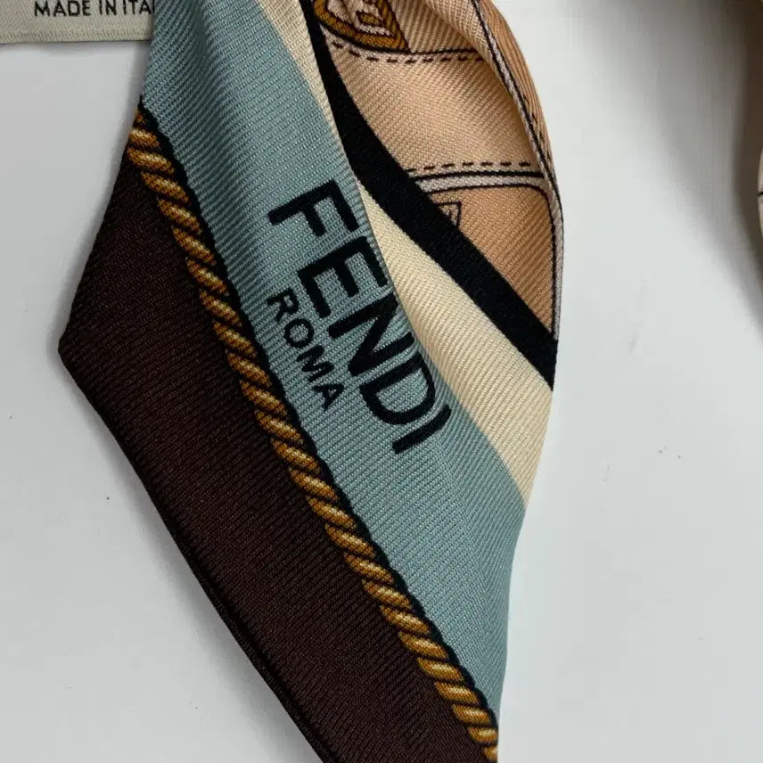 [SOLD OUT] 267001418 펜디 FF 로마 트윌리 스카프