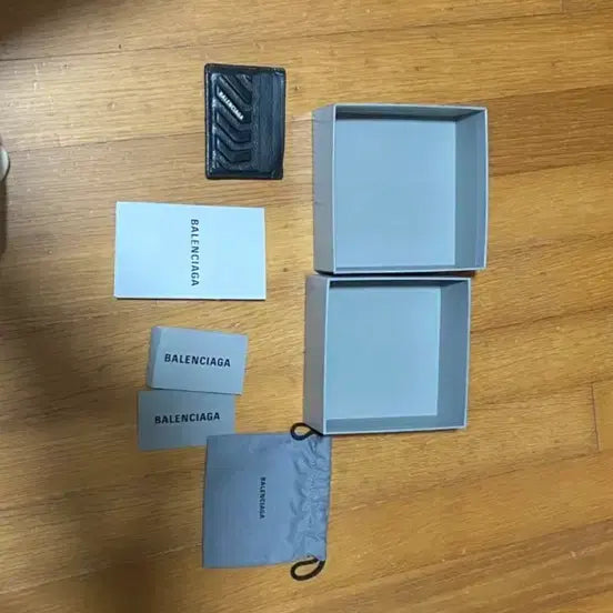 [SOLD OUT] 발렌시아가 카드지갑 팝니다