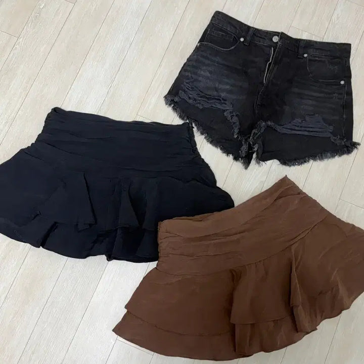 [SOLD OUT] 자라 치마 L 2개 , 자라 반바지 28, 총3개 옷장정리