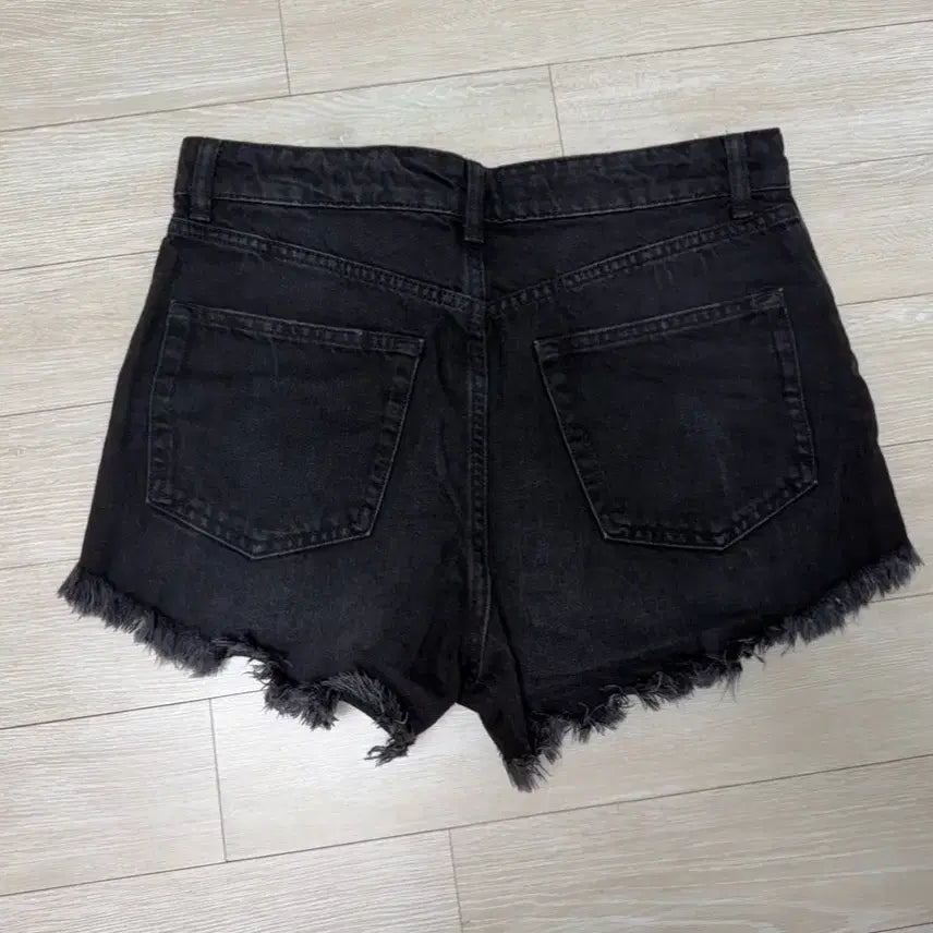 [SOLD OUT] 자라 치마 L 2개 , 자라 반바지 28, 총3개 옷장정리