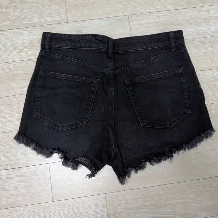 [SOLD OUT] 자라 치마 L 2개 , 자라 반바지 28, 총3개 옷장정리