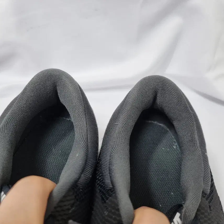 [BUNJANG] 빈티지하서 250 나이키 레볼루션 4 스니커즈 러닝화 / 빈티지하서 250 나이키 레볼루션 4 스니커즈 러닝화
