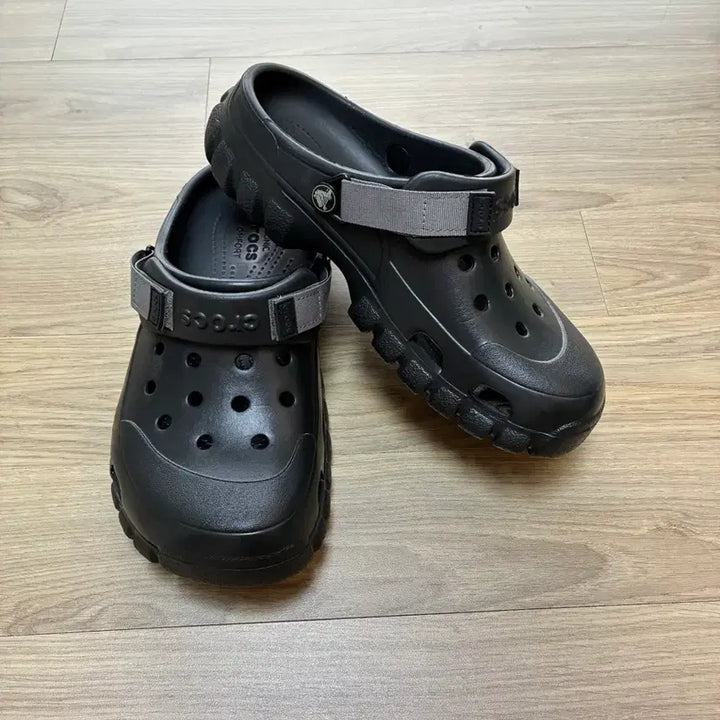 [SOLD OUT] 크록스 클래식 클로그 (260mm, M7, W9)판매합니다.
