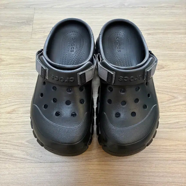 [SOLD OUT] 크록스 클래식 클로그 (260mm, M7, W9)판매합니다.