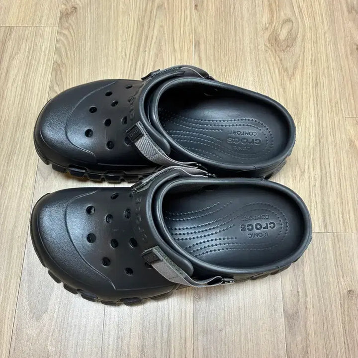 [SOLD OUT] 크록스 클래식 클로그 (260mm, M7, W9)판매합니다.
