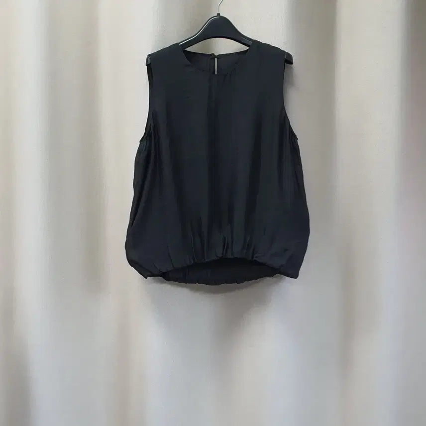 [BUNJANG] Kim Seo Ryong Sleeveless Blouse / 김서룡 민소매 슬리블리스 블라우스