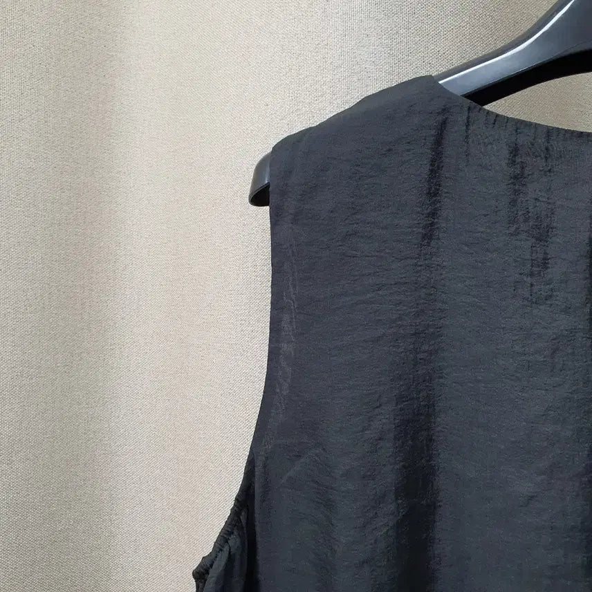 [BUNJANG] Kim Seo Ryong Sleeveless Blouse / 김서룡 민소매 슬리블리스 블라우스