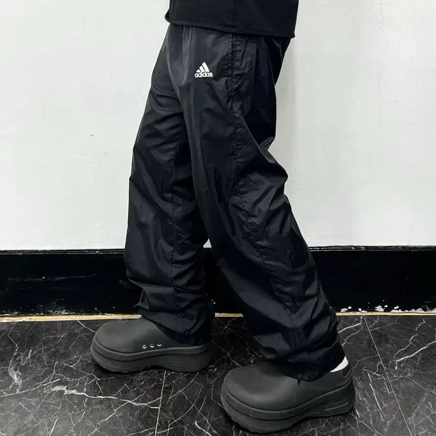 [BUNJANG] Adidas 00s Shiny Black Track Pants / 아디다스 00s 유광 블랙 삼선 트랙팬츠