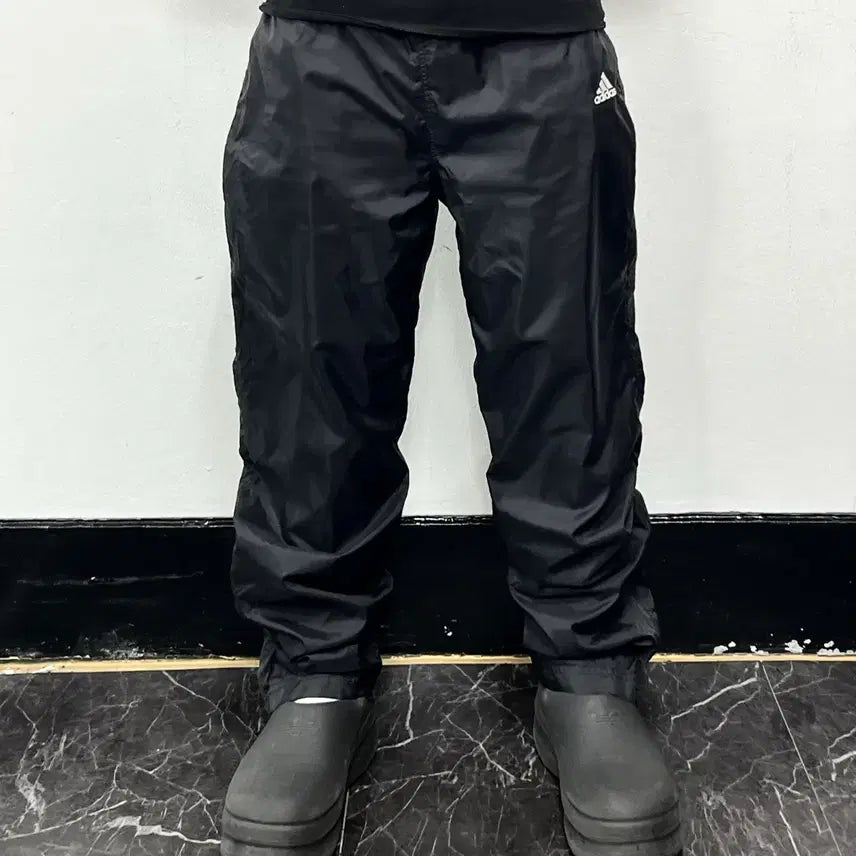 [BUNJANG] Adidas 00s Shiny Black Track Pants / 아디다스 00s 유광 블랙 삼선 트랙팬츠