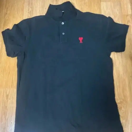 [BUNJANG] 아미 스몰 하트 블랙 반팔 폴로티 / 아미 스몰 하트 블랙 반팔 폴로티
