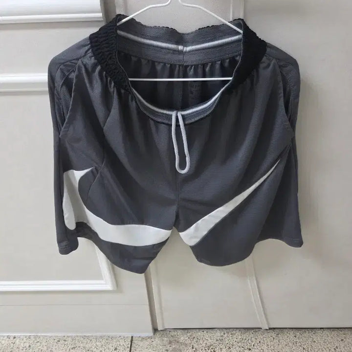 [BUNJANG] Nike Swoosh Gray Shorts M / 나이키 스우시 반바지 회색 m