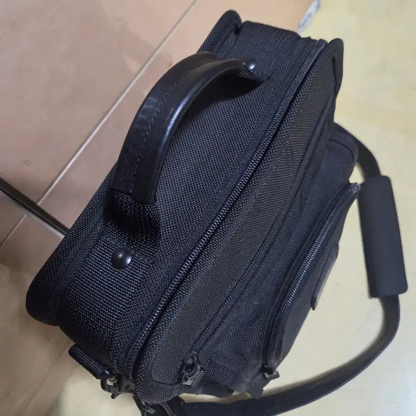[SOLD OUT] 투미 정품 알파브라보 크로스바디