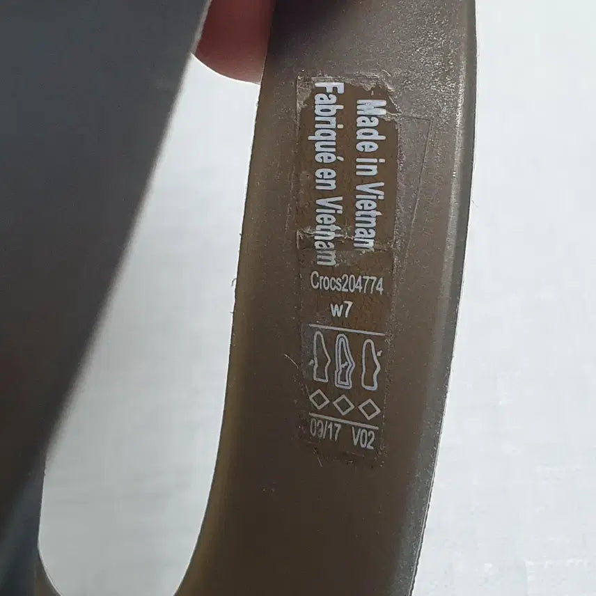 [BUNJANG] 240mm 크록스 슬링백 이사벨라 미니웨지 샌들 블랙 W7 / 240mm 크록스 슬링백 이사벨라 미니웨지 샌들 블랙 W7