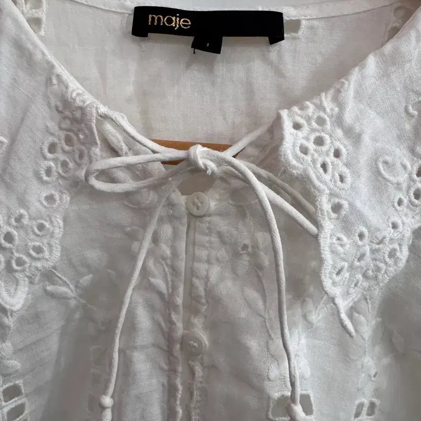 [SOLD OUT] maje 마쥬 오픈워크 자수 블라우스