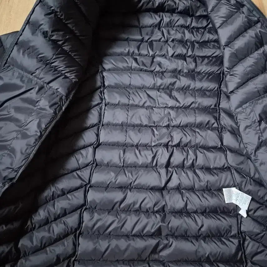 [BUNJANG] Black Goose Down Padded Jacket (Size 95) / (택달린새상품)검정색 구스다운 거위솜털80 깃털20 패딩 95사이즈