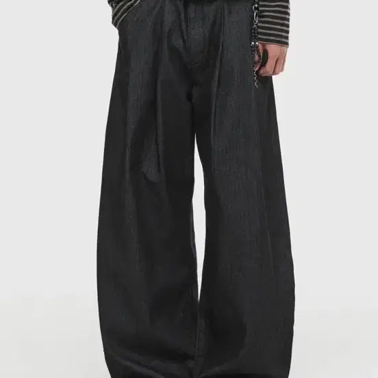 [BUNJANG] DNSR Curved Herringbone Stripe Denim Pants Black / DNSR 커브드 헤링본 스트라이프 데님 팬츠 블랙