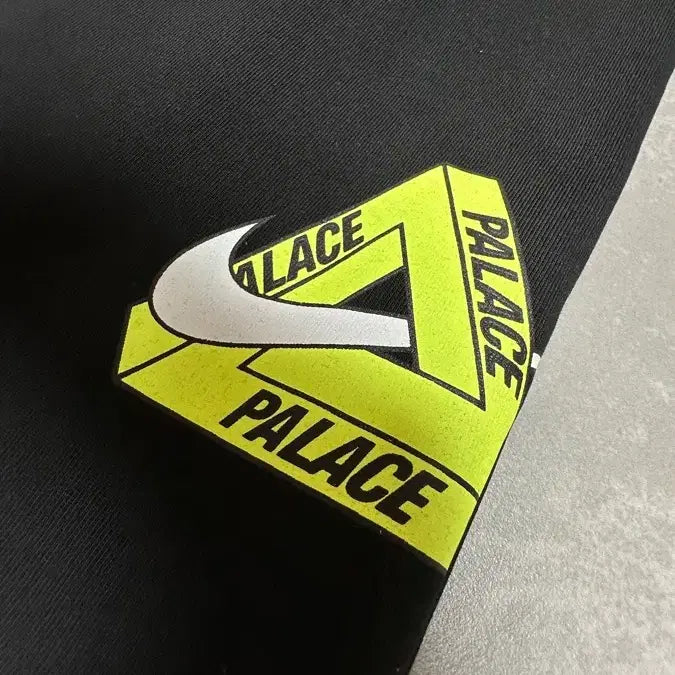 [BUNJANG] Palace Nike Tri-Swoosh T-Shirt Black [M] / 팔라스 x 나이키 트라이 스우시 티셔츠 블랙 - 25FW [M]