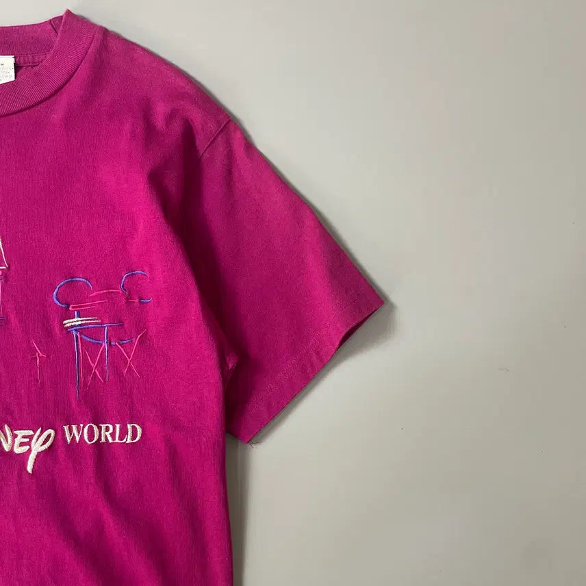 [BUNJANG] Disney Vintage Embroidered T-shirt / 월트디즈니 90s 빈티지 마젠타 자수포인트 반팔 S