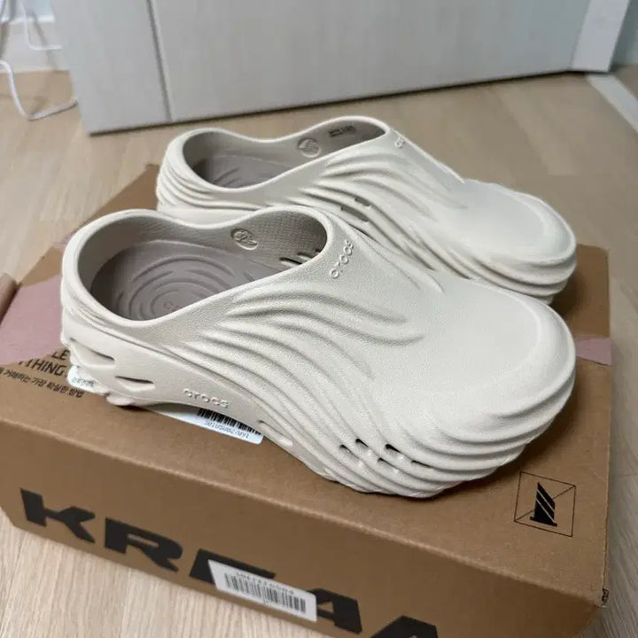 [BUNJANG] Crocs Echo Wave Almond Tint 240 Shoes / 크록스 에코웨이브 아몬드틴트 240