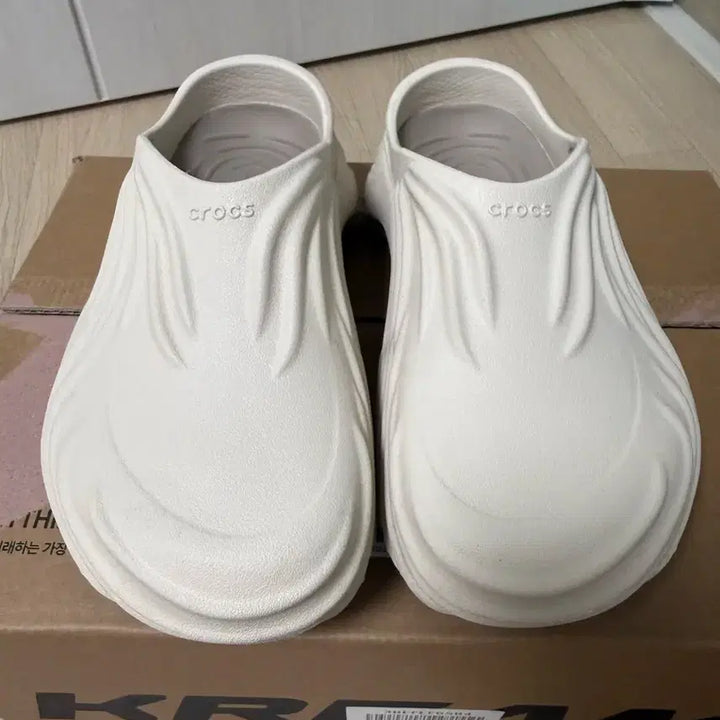 [BUNJANG] Crocs Echo Wave Almond Tint 240 Shoes / 크록스 에코웨이브 아몬드틴트 240