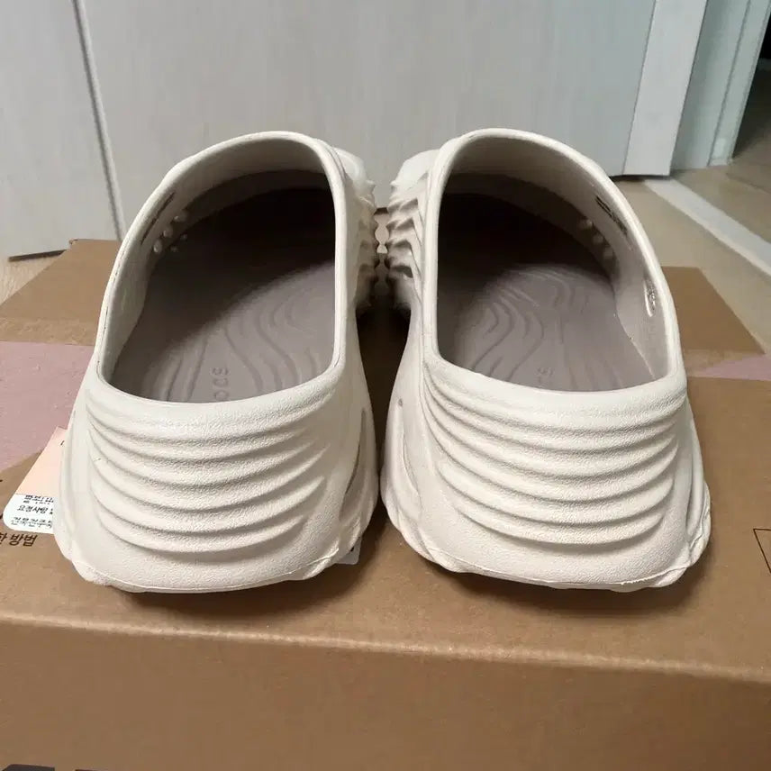 [BUNJANG] Crocs Echo Wave Almond Tint 240 Shoes / 크록스 에코웨이브 아몬드틴트 240