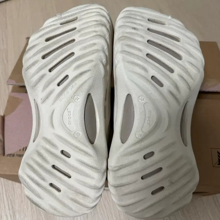 [BUNJANG] Crocs Echo Wave Almond Tint 240 Shoes / 크록스 에코웨이브 아몬드틴트 240
