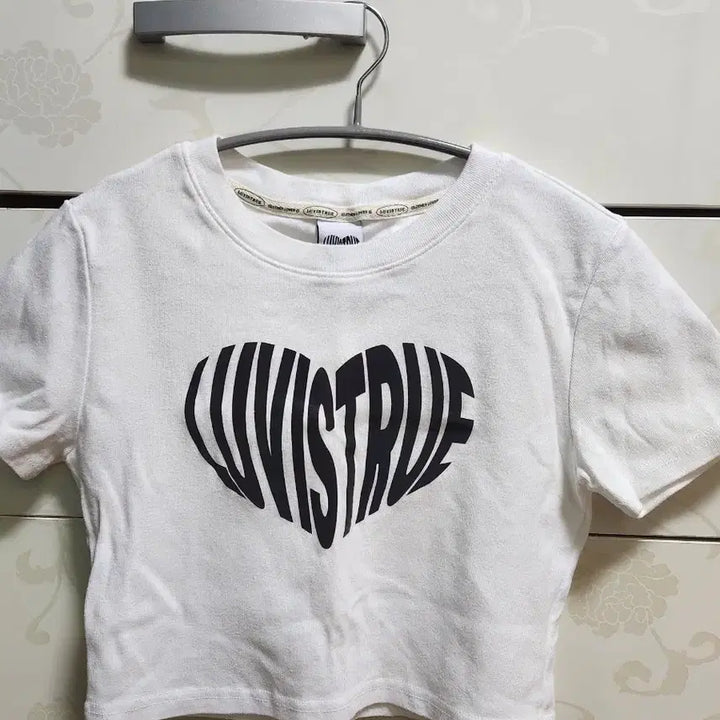 [BUNJANG] Love Is True Crop Short Sleeve T-shirt / 러브이즈트루 크롭 반팔 티