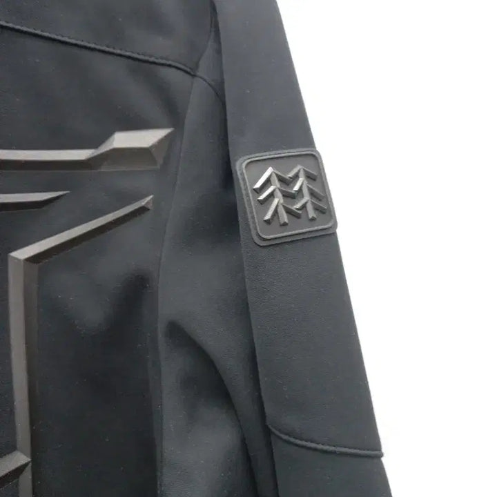 [SOLD OUT] 코오롱스포츠 남성 반집업 티셔츠 100 블랙