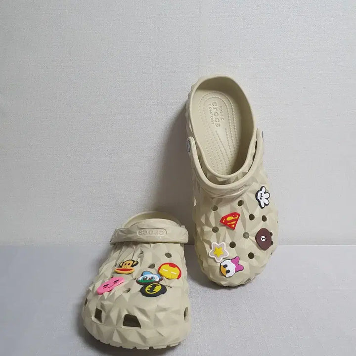 [SOLD OUT] 270mm 크록스 클래식 지오메트릭 클로그 베이지 M9