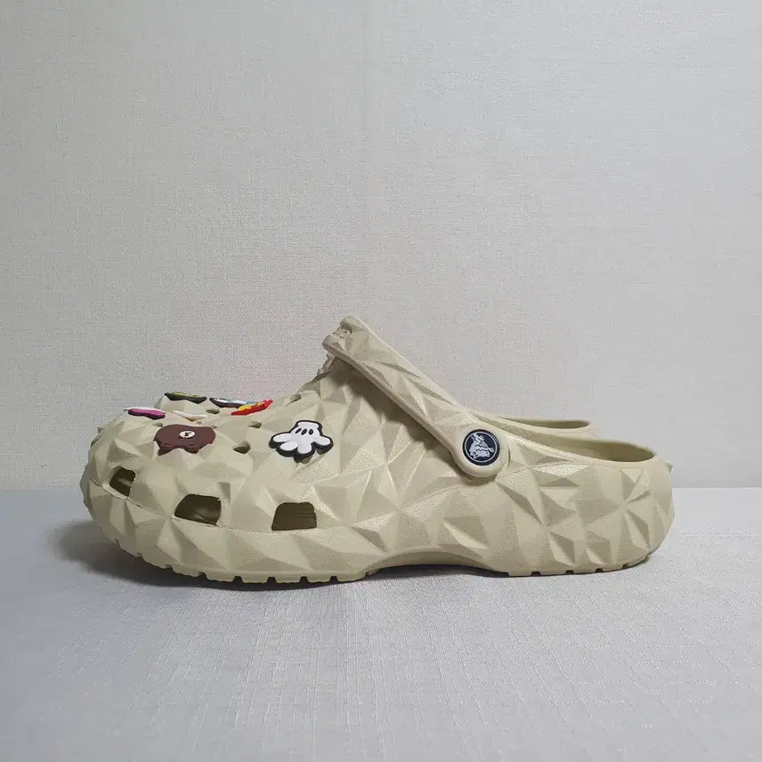 [SOLD OUT] 270mm 크록스 클래식 지오메트릭 클로그 베이지 M9