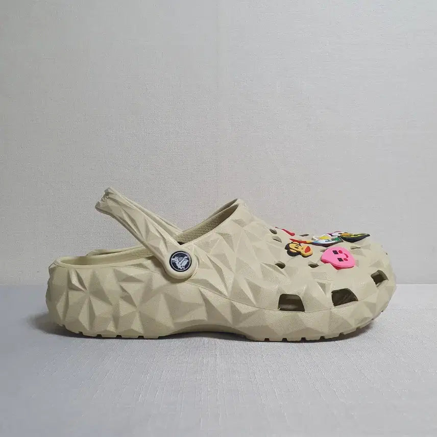 [SOLD OUT] 270mm 크록스 클래식 지오메트릭 클로그 베이지 M9