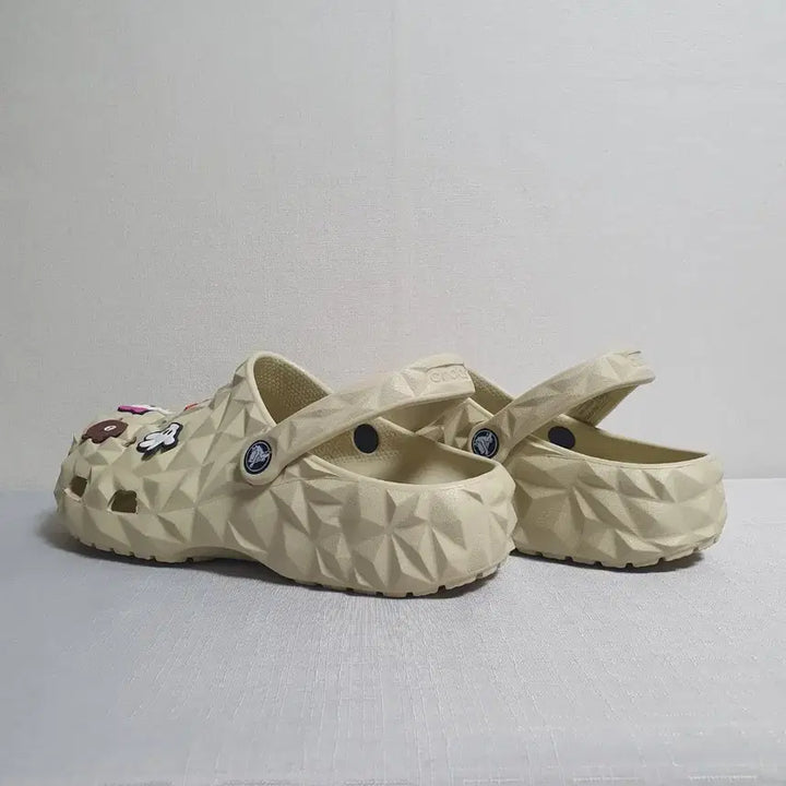 [SOLD OUT] 270mm 크록스 클래식 지오메트릭 클로그 베이지 M9