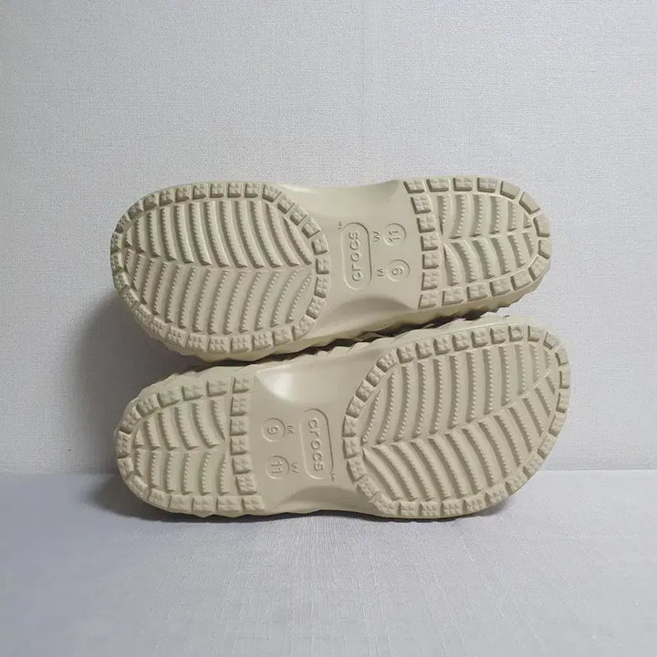 [SOLD OUT] 270mm 크록스 클래식 지오메트릭 클로그 베이지 M9