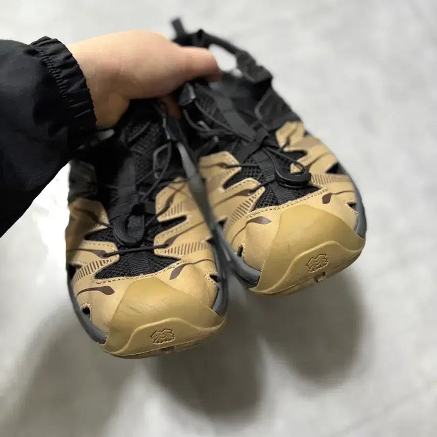 [SOLD OUT] 샌들형 아쿠아 트레킹화 베이지 블랙270