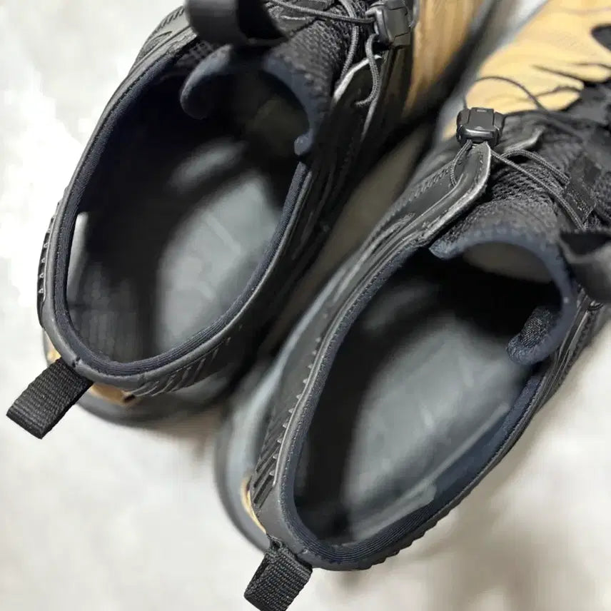 [SOLD OUT] 샌들형 아쿠아 트레킹화 베이지 블랙270
