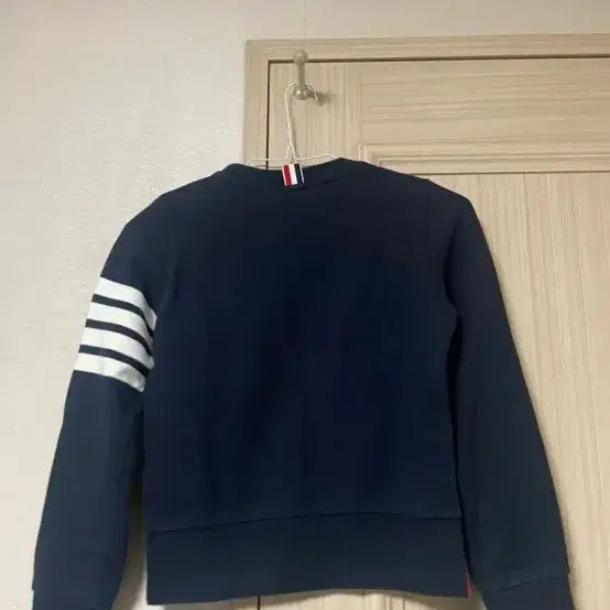 [SOLD OUT] (상태S)톰브라운 사선완장 맨투맨 팔아요